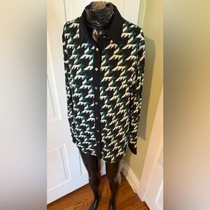 Anne Klein Green and Black Patterned Top - Size Medium